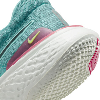 Nike Women's Invincible 2 Road Running Shoes in Green
