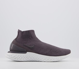 nike rise react flyknit trainers