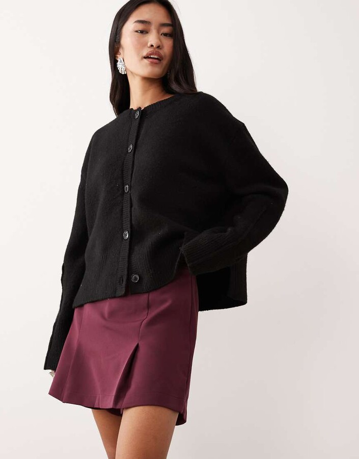 Vila pleat front mini skort in burgundy