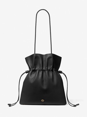 heks brugerdefinerede Skære af Michael Kors Collection Stevie Leather Drawstring Tote Bag - ShopStyle
