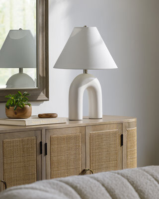 Ivy Bronx Javeion Ceramic Table Lamp