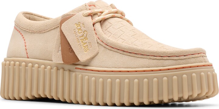 Clarks Originals Torhill Bee Chukka Sneaker