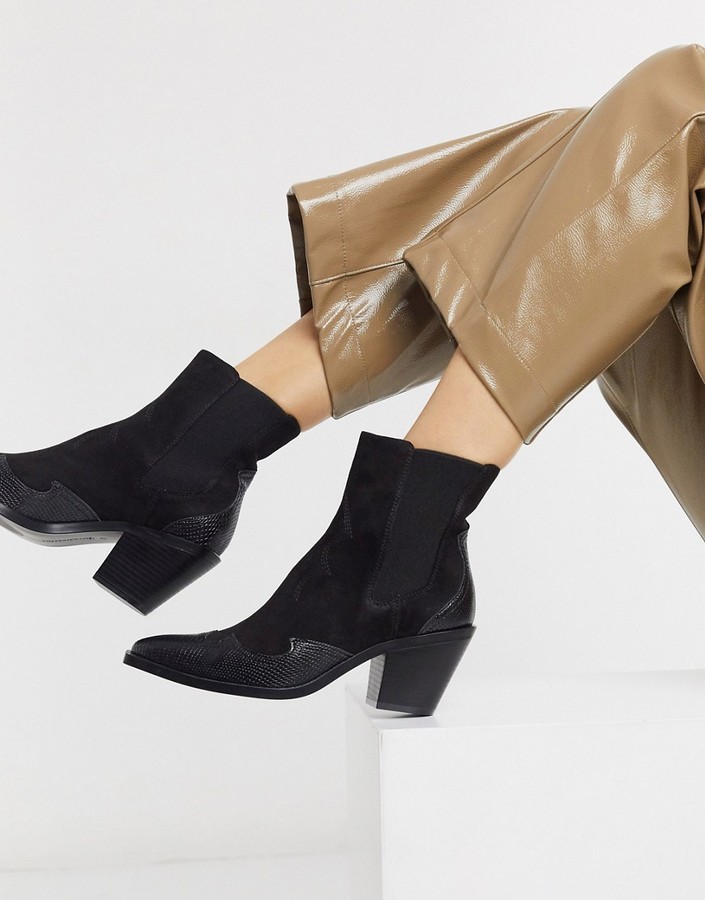 stradivarius chunky chelsea boots in black