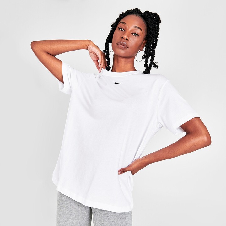 Zo veel samenvoegen Belangrijk nieuws Nike Women's Sportswear Essential Boyfriend T-Shirt - ShopStyle