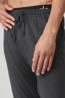 Alo Yoga Conquer Revitalize Pants in Black, Size: Small