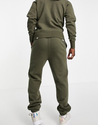The North Face Oversized Essential sweatpants in khaki - Exclusive 