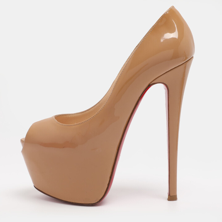 Christian Louboutin Highness Size 35 Beige Patent Leather Platform Pumps