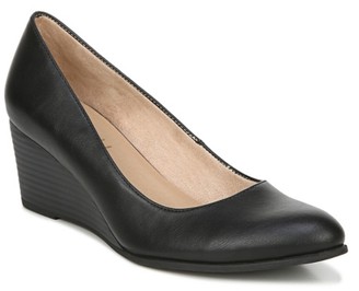 naturalizer sienna wedge pump