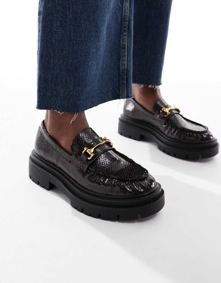 Schuh Lark chunky loafers with buckle in brown snake