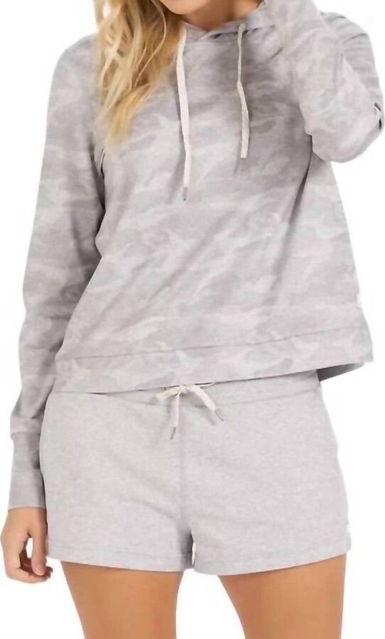vuori Halo Essential Hoodie In Pale Heather Camo