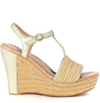 UGG Fitchie Wedge Sandal In Golden Leather And Beige Rafia