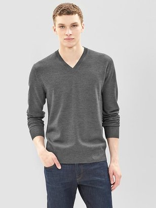 Gap Merino V-neck sweater