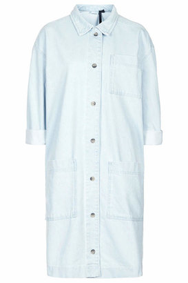 Topshop Bleach wash denim shirt dress with full length button placket and two patch front pockets. crafted from pure cotton in a slightly oversized style. wear it with sleeves rolled up and a pair of clunky sandals