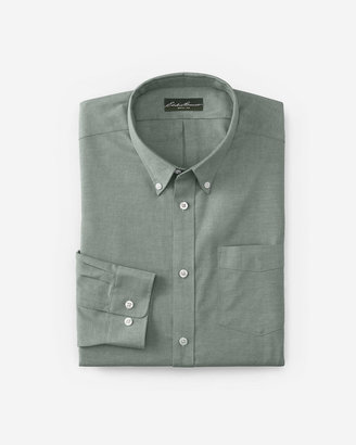 Eddie Bauer Men's Wrinkle-Free Relaxed Fit Oxford Cloth Shirt - Solid