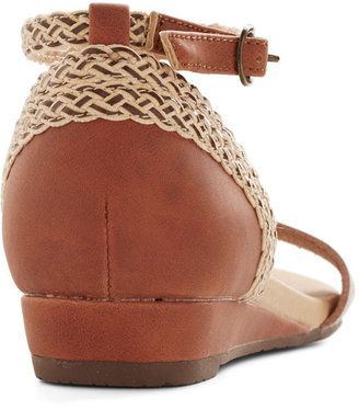 BC Footwear Lakeview Lodge Sandal in Chestnut