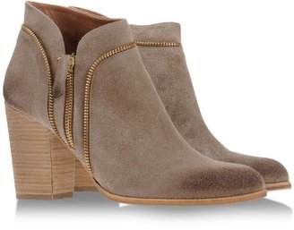 Hoss Intropia Ankle boots