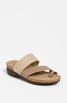 munro aries sandal