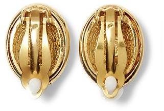 Luxe Vintage Finds Chanel Round CC Earring