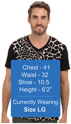 Kenneth Cole Sportswear Short Sleeve V-Neck Giraffe Tee