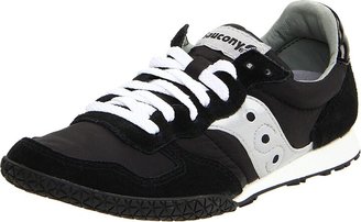 black womens saucony shoes