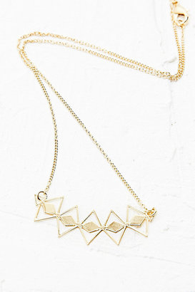 Wilma Chic Alors Necklace in Gold