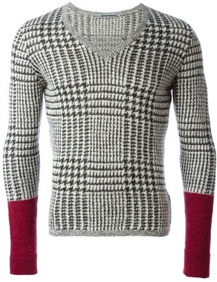 5+1_Annapurna panelled sleeve patterned sweater