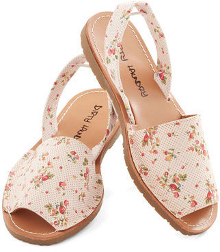 Chinese Laundry Santa Harmonica Sandal in Blossoms