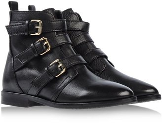 Tila March Ankle boots