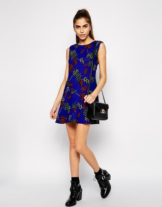 Style London Fluted Hem Dress in Abstract Leaf Print