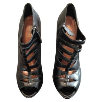 Alaia Black Leather Sandals