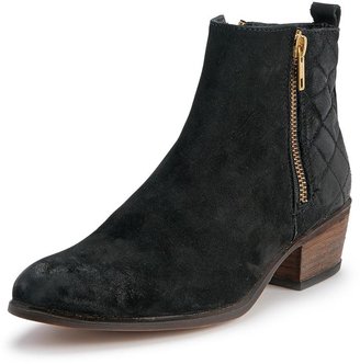Steve Madden Nyrvana Western Ankle Boots