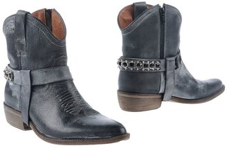 MET Ankle boots