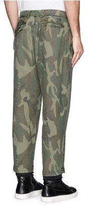 Nobrand Pleat front camouflage canvas cropped pants