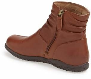 SoftWalk R) 'Hanover' Leather Boot