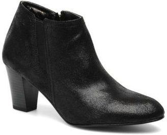 Tamaris Women's Regner Rounded toe Ankle Boots in Black