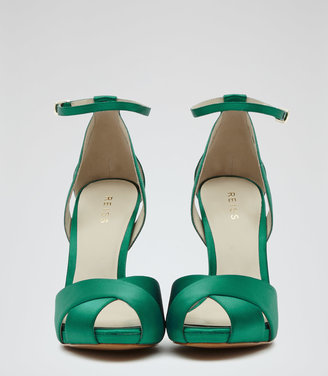 CeCe CROSSOVER FRONT SANDALS