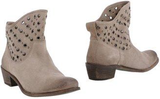 INTROPIA Ankle boots
