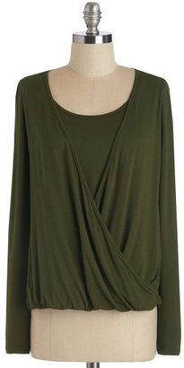 Gilli Inc Audition Allure Top in Olive