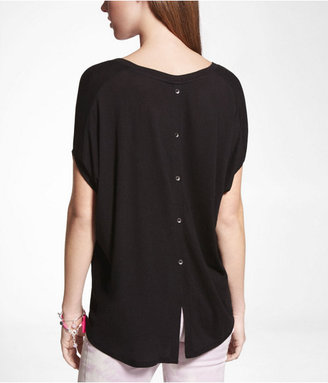 Express Button Back Tux Tail Wedge Tee