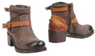 Thompson Ankle boots