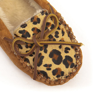Minnetonka Leopard Cally Slipper - Womens - Cinnamon Suede