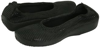 ARCOPEDICO L15D (Lagrimas Black) Women's Flat Shoes