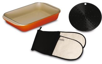 Le Creuset 30 Cm Cast Iron Roaster With Double Oven Glove
