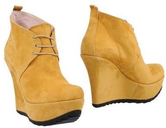 Andrea Bernes Shoe boots