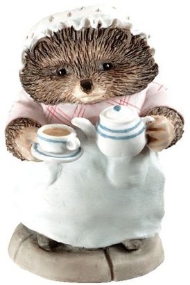 Beatrix Potter Mrs Tiggy-winkle Pouring Tea Figurine