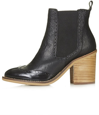Topshop Black leather chelsea boots with brogue detailing. 100% leather. specialist clean only.