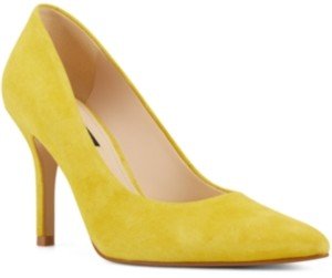 nine west yellow pumps