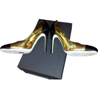 Giambattista Valli Gold Patent leather Heels