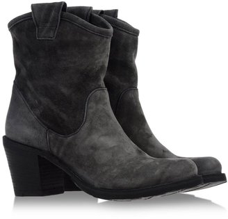 Fiorentini+Baker Ankle boots