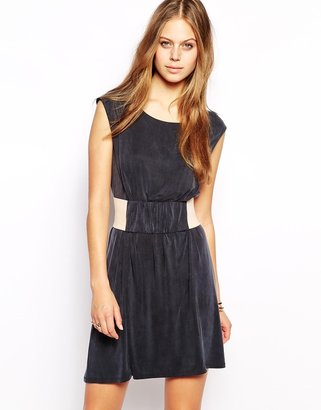 B.young Supertrash Delaya Dress in Jersey with Contrast Elastic at Waist